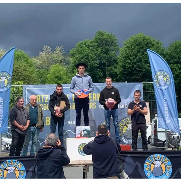 Drapeau_couvre-barrière-ARTZAIN